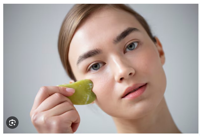 Read more about the article How to Do Face Gua Sha at Home + Best Serum for Gua Sha