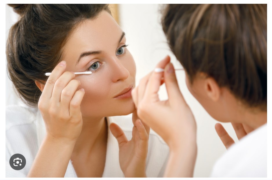 Read more about the article Maximise Your Eyelash Extension Lifespan with Proper Eyelid Hygiene